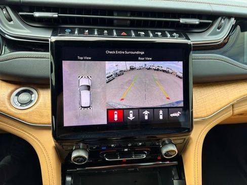 Used 2023 Jeep Grand Cherokee Summit AWD/4WD image 13