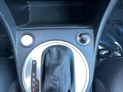 Used 2012 Volkswagen Beetle 2.0T image 10
