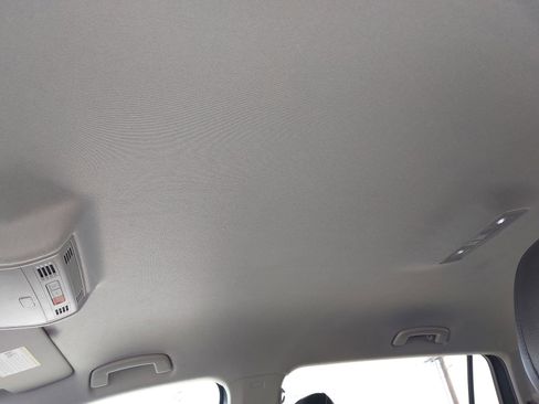 Used 2022 Volkswagen Tiguan SE image 31