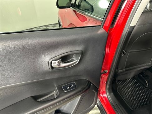 Certified 2021 Jeep Compass Latitude image 12