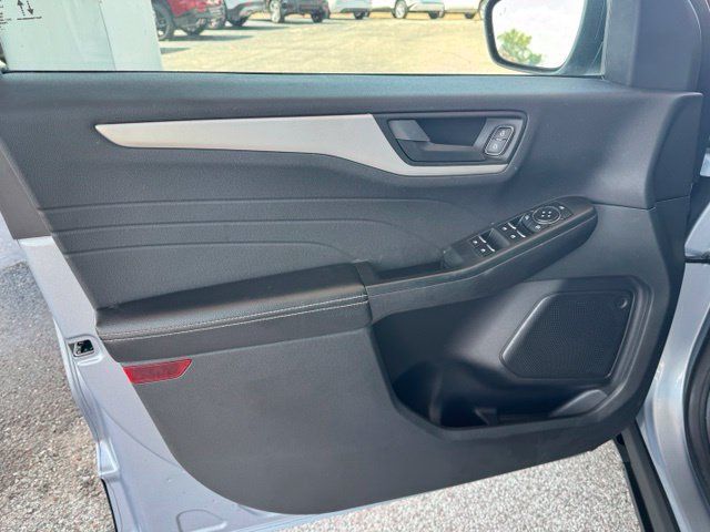 Used 2022 Ford Escape SE FWD image 15