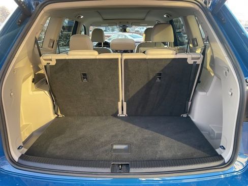 Certified 2025 Volkswagen Atlas SEL Premium R-Line image 10