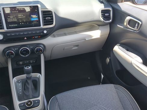 New 2025 Hyundai Venue Limited image 15
