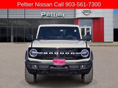 Used 2025 Ford Bronco Outer Banks AWD/4WD image 2