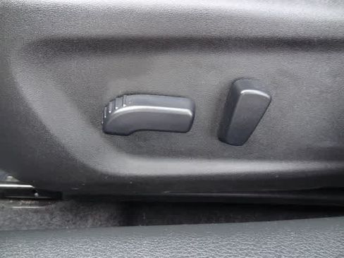 Used 2025 Nissan Altima 2.5 SV FWD image 7