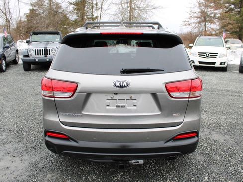 Used 2016 Kia Sorento LX w/ LX Convenience Package image 8
