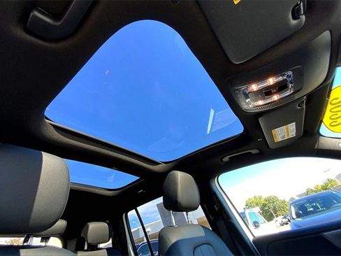 Certified 2022 Mercedes-Benz GLB 250 4MATIC image 11