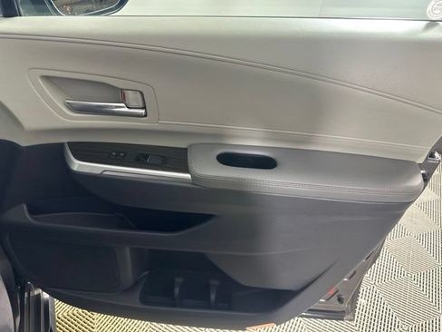 Used 2023 Toyota Sienna Limited AWD/4WD image 26