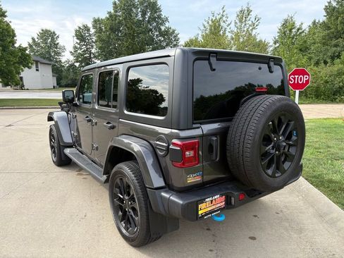 Used 2023 Jeep Wrangler Unlimited Sahara w/ Cold Weather Group AWD/4WD image 7