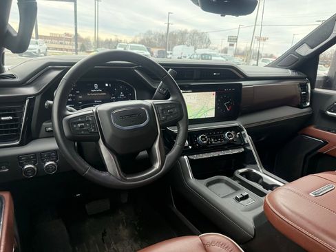 Used 2024 GMC Sierra 2500 Denali Ultimate image 4