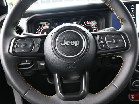 Used 2024 Jeep Gladiator Sport AWD/4WD image 22