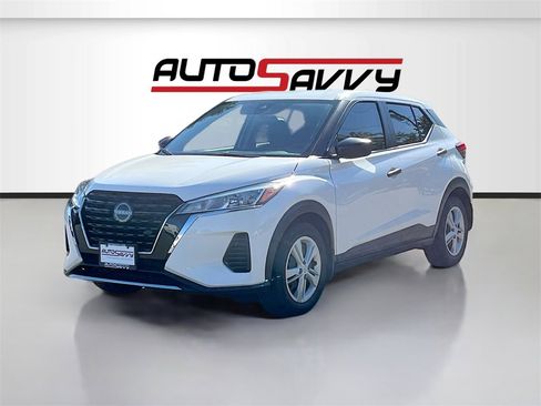Used 2024 Nissan Kicks S image 3