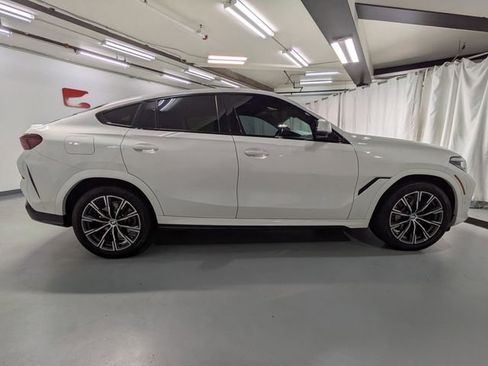 Used 2021 BMW X6 xDrive40i w/ M Sport Package image 3