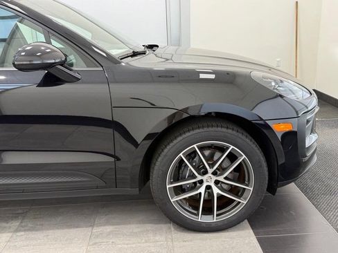 Used 2025 Porsche Macan AWD/4WD image 10