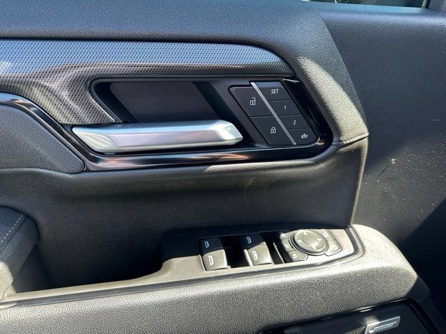 Used 2025 GMC Sierra 3500 AT4 w/ AT4 Premium Plus Package AWD/4WD image 17