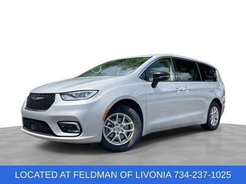 Used 2024 Chrysler Pacifica Touring-L FWD image 1