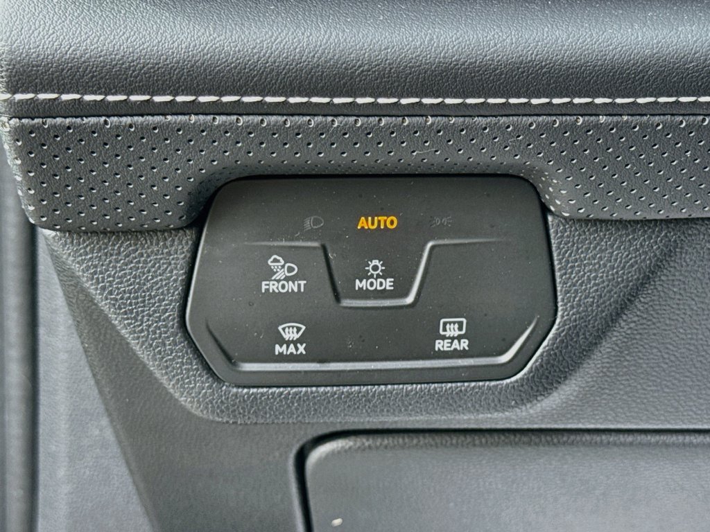 Used 2024 Volkswagen Atlas Cross Sport SEL R-Line AWD/4WD image 17