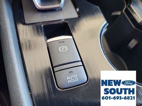 Used 2024 Nissan Rogue S image 23