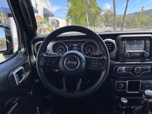 Used 2018 Jeep Wrangler Sport AWD/4WD image 13