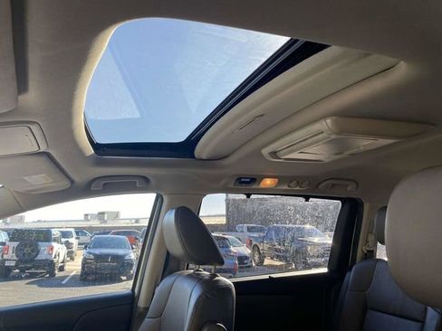 Used 2017 Honda Odyssey Touring image 17