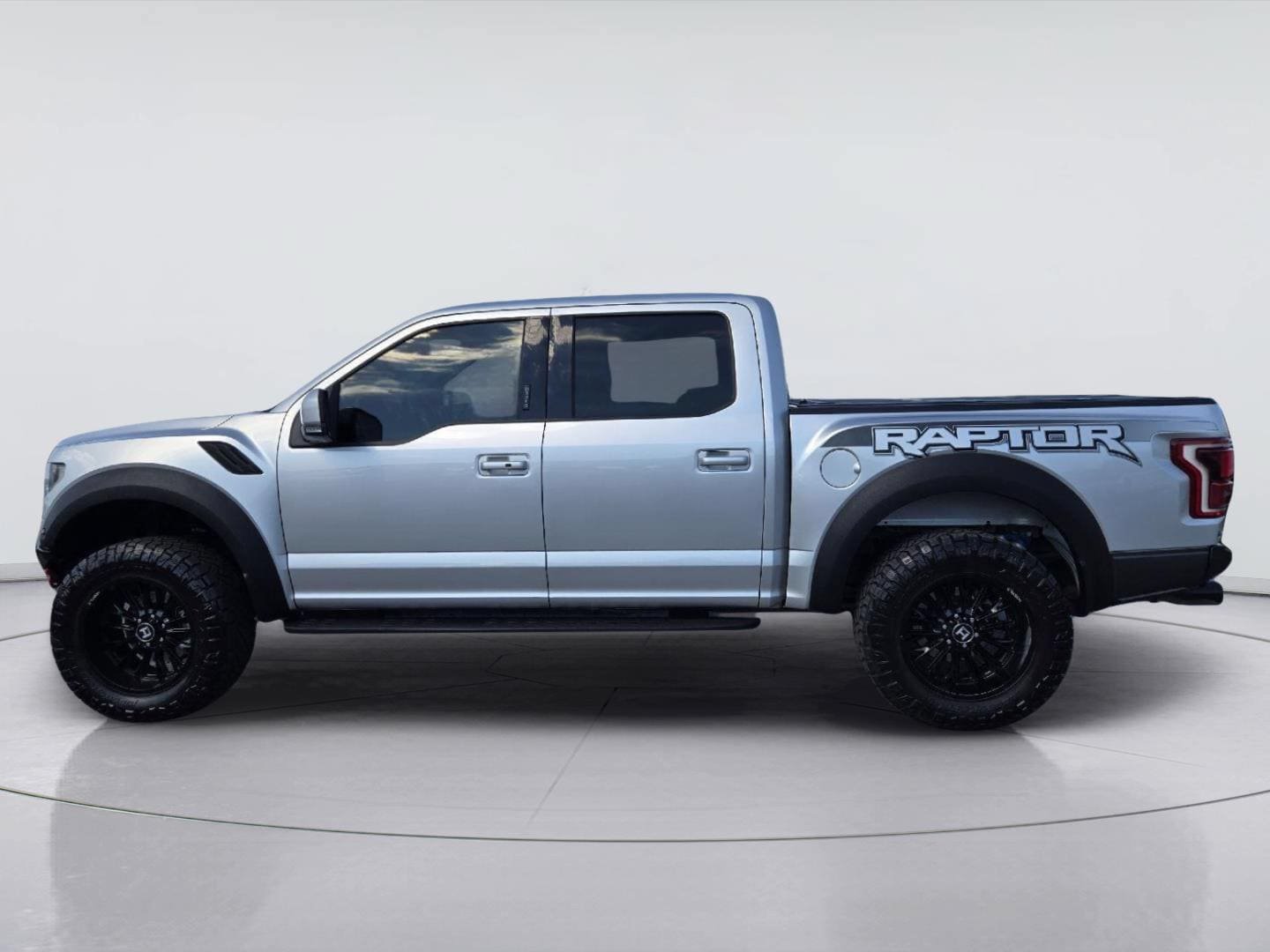Used 2018 Ford F150 Raptor w/ Equipment Group 802A Luxury AWD/4WD image 5