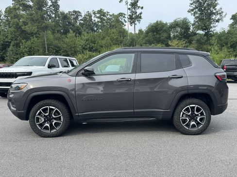Used 2024 Jeep Compass Trailhawk w/ Trailhawk Elite Group AWD/4WD image 8