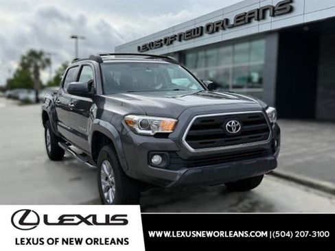 Used 2017 Toyota Tacoma SR5 w/ Tow Package RWD image 1
