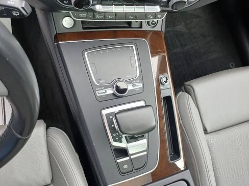 Used 2018 Audi Q5 2.0T Premium Plus w/ Premium Plus Package AWD/4WD image 4