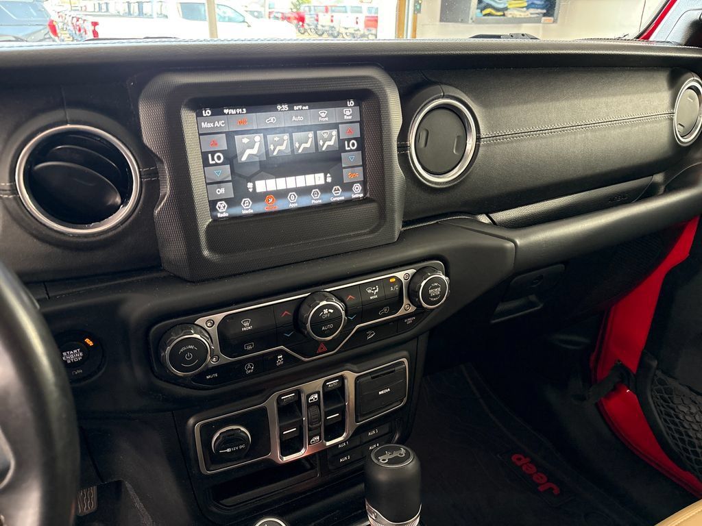 Used 2018 Jeep Wrangler Unlimited Sahara w/ LED Lighting Group AWD/4WD image 19