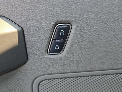 Used 2018 Ford F150 XLT w/ Equipment Group 302A Luxury AWD/4WD image 7