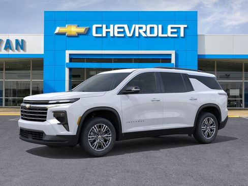 New 2026 Chevrolet Traverse LT image 2