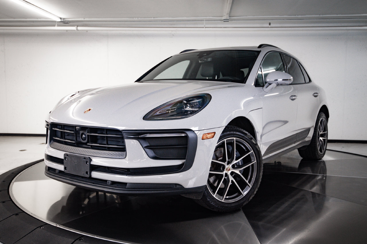 Certified 2024 Porsche Macan AWD/4WD image 1