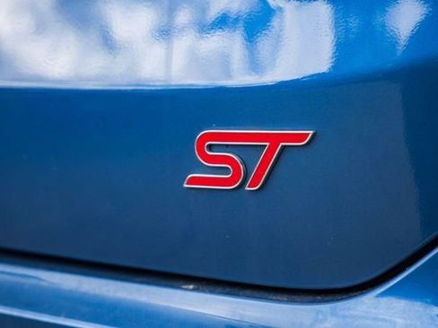 Used 2019 Ford Edge ST w/ Convenience Package image 4