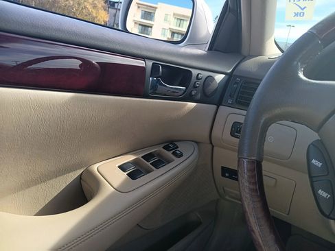 Used 2004 Lexus ES 330 image 23