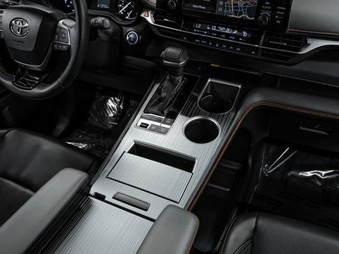 Used 2021 Toyota Sienna XSE image 27