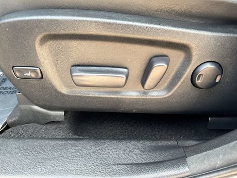 Used 2017 Toyota Highlander XLE FWD image 12