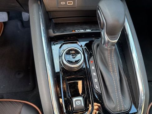 Used 2025 GMC Canyon AT4 w/ Nightfall Edition image 15