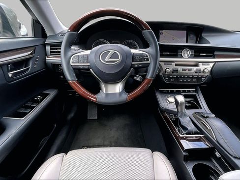 Used 2018 Lexus ES 350 w/ Ultra Luxury Package FWD image 6