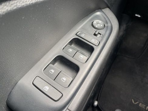 Used 2023 Hyundai Venue SE image 21