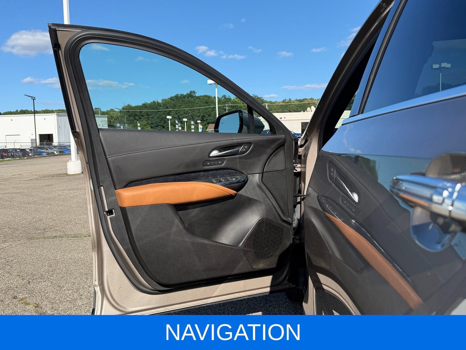 Used 2024 Cadillac XT4 Premium Luxury AWD/4WD image 13