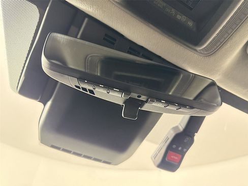 Used 2025 Toyota Prius Plug-In Hybrid image 23