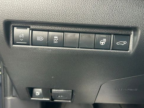 Used 2021 Toyota Venza XLE w/ Softex Package AWD/4WD image 16