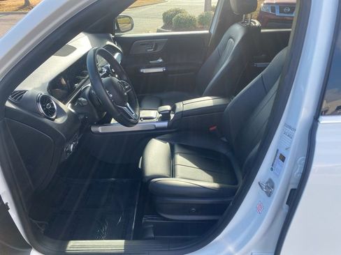 Used 2023 Mercedes-Benz GLB 250 4MATIC image 17