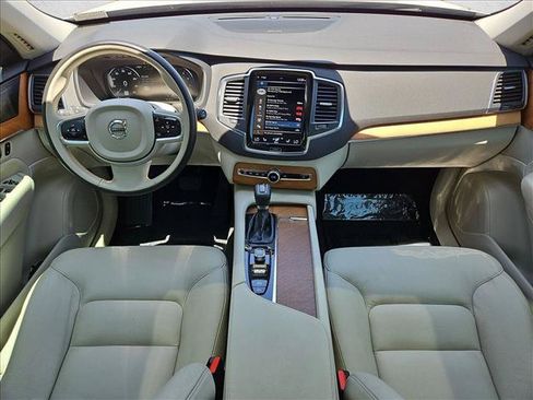 Used 2021 Volvo XC90 T6 Momentum w/ Protection Package Premier AWD/4WD image 23