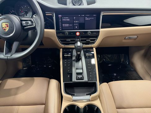 Certified 2026 Porsche Macan S AWD/4WD image 18