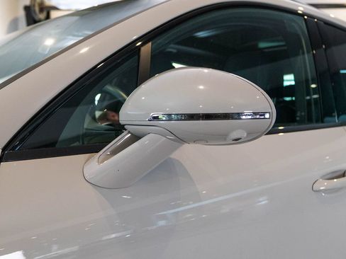 Certified 2025 Porsche Macan AWD/4WD image 13