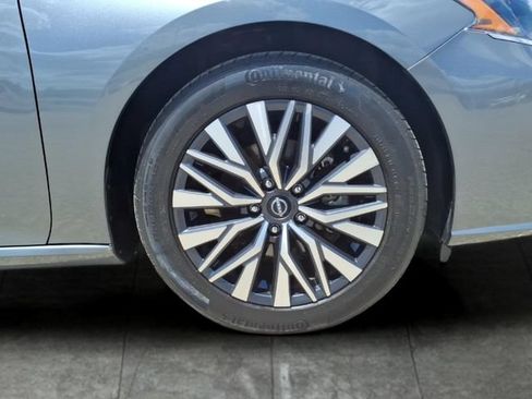 Used 2023 Nissan Altima 2.5 SV FWD image 9