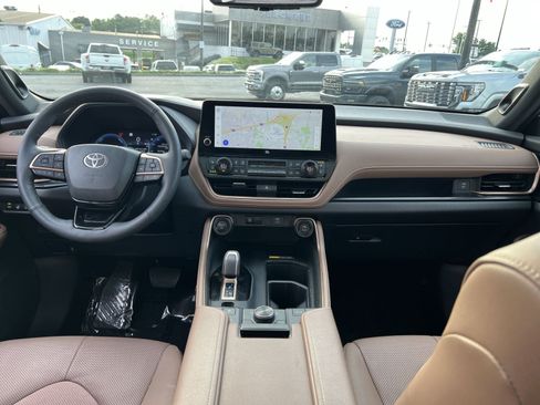 Used 2026 Toyota Grand Highlander AWD Hybrid image 23
