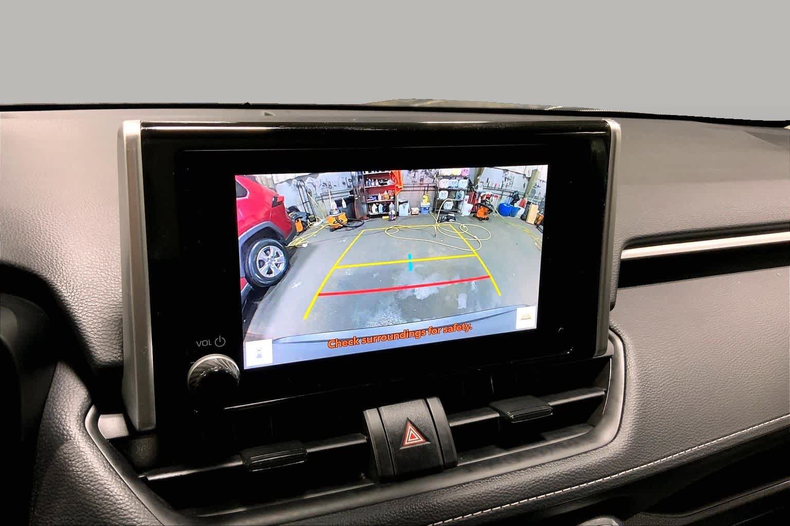 Used 2025 Toyota RAV4 XLE AWD/4WD image 27