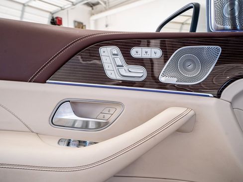 Used 2021 Mercedes-Benz Maybach GLS 600 Maybach GLS 600 image 32